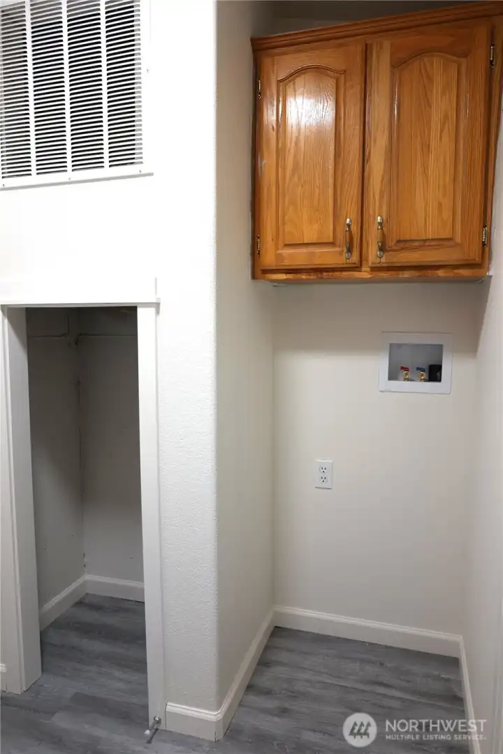 Mud room, washer hook-up, utility room