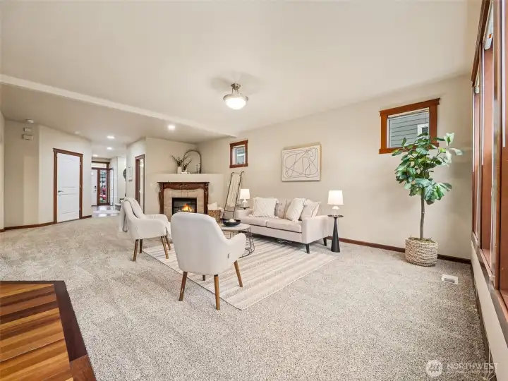 Livingroom with gas fireplace