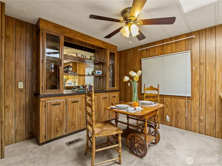 he built-in allows for a lot of storage and you can display your most valued processions.
