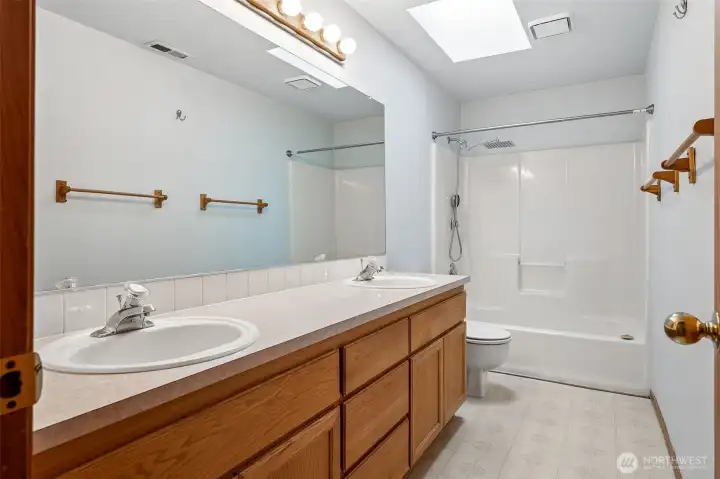 Full guest bath with double vanity