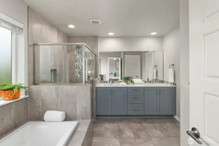 Gorgeous 5-piece primary en-suite bathroom