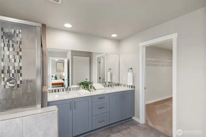 Gorgeous 5-piece primary en-suite bathroom and large walk-in closet