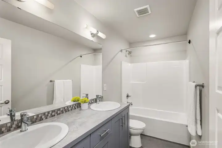 Upper floor hall bath