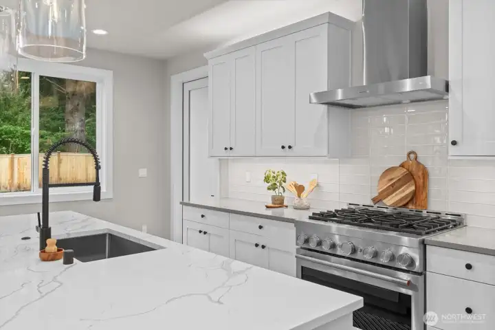 Main Level: Kitchen