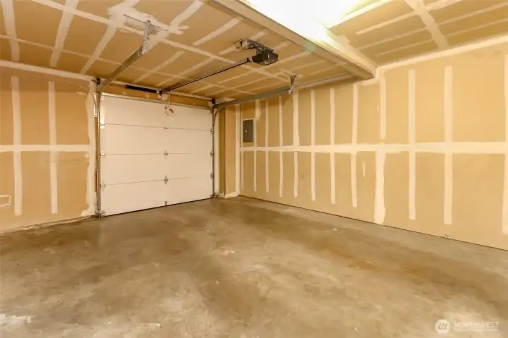 Spacious 1-car garage Spacious 1-car garage