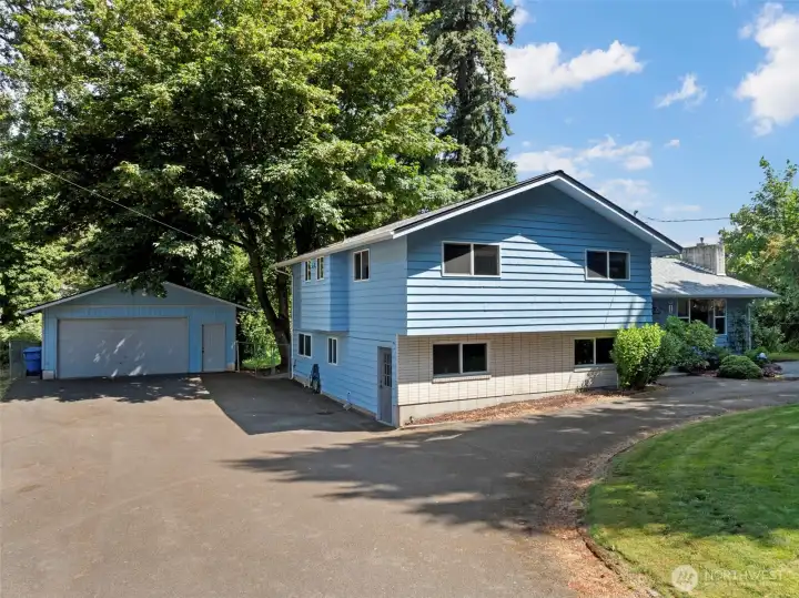 Welcome home to 9111 116th Street w/ detached shop! Welcome home to 9111 116th Street w/ detached shop!