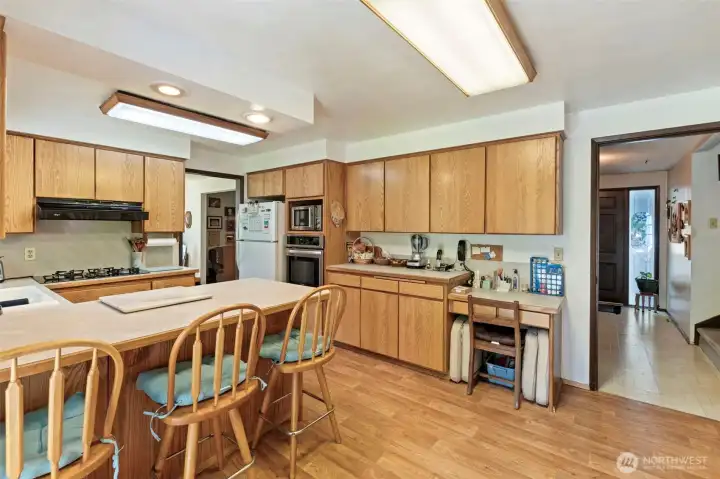Custom cabinets in the kitchen give you incredible storage space Custom cabinets in the kitchen give you incredible storage space
