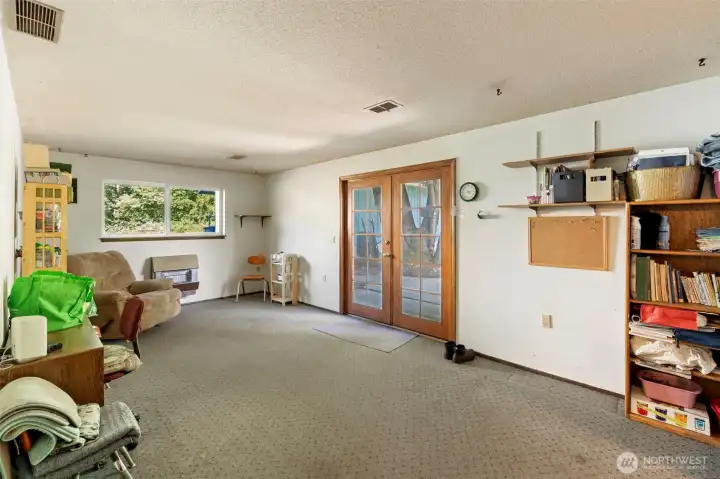Bottom floor bonus room with seperate entrance Bottom floor bonus room with seperate entrance