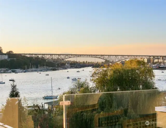With Lake Union directly out your door, this location is nothing short of exceptional.