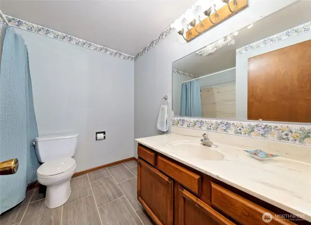 Main full bathroom.