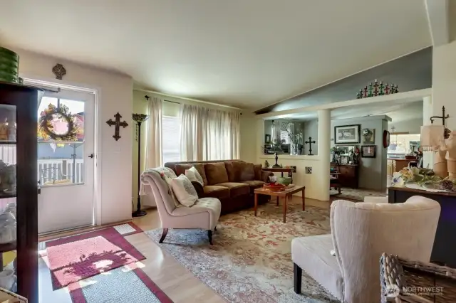 3209 Sitting Area Off Entry