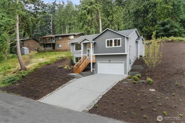 Photographs are for illustrative purposes only. Features, finishes, interior/exterior colors, landscaping and floorplan shown may vary from actual homes built.