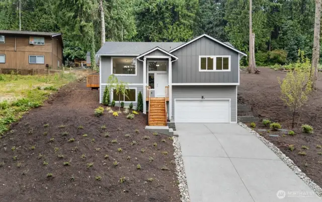 Photographs are for illustrative purposes only. Features, finishes, interior/exterior colors, landscaping and floorplan shown may vary from actual homes built.