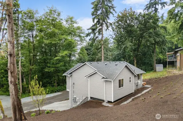 Photographs are for illustrative purposes only. Features, finishes, interior/exterior colors, landscaping and floorplan shown may vary from actual homes built.