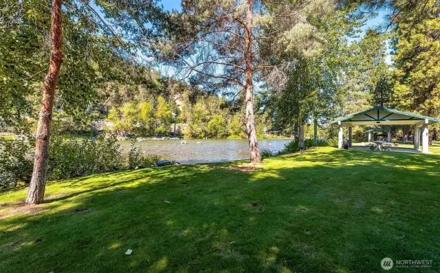 Nice Gazebo to protect you from the sun while you enjoy the river and have a barbecue!