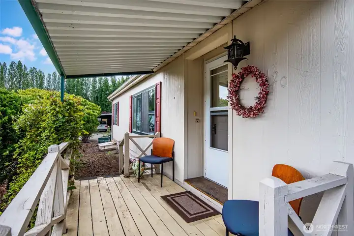 Convenient double entry access makes coming and going simple and stress-free.