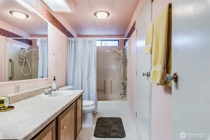Whether you prefer a relaxing bath or a refreshing shower, the shower wand & built-in grab bars provide added comfort and peace of mind.