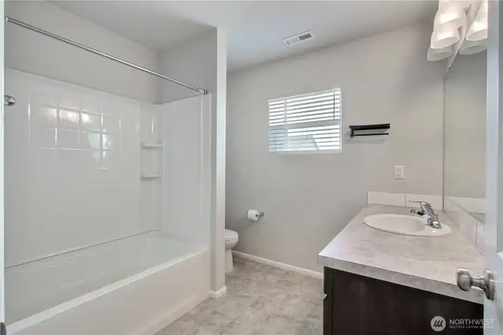 Upstairs kids/guest full bath.