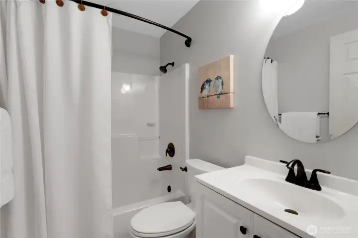 Upstairs guest bath