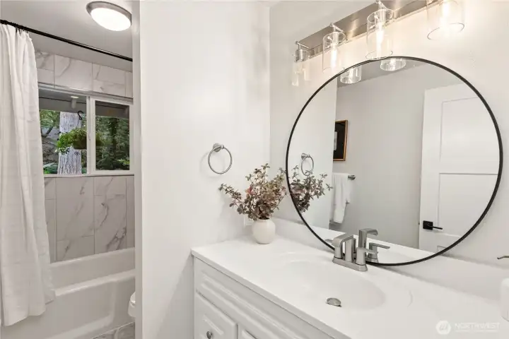 Hallway Full Bathroom!