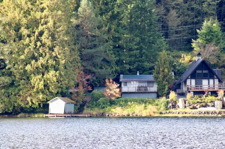 Welcome to your lakefront canvas, just 1.5 hours from Seattle.