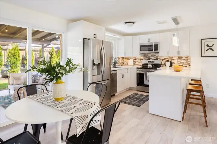 Dining area positioned off the kitchen, ideal for daily meals or casual gatherings. Image from earlier listing in Sep 2025.