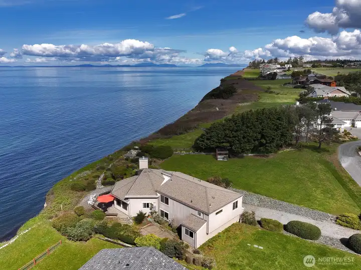 Property includes additional lot with a 3-bedroom site registration.