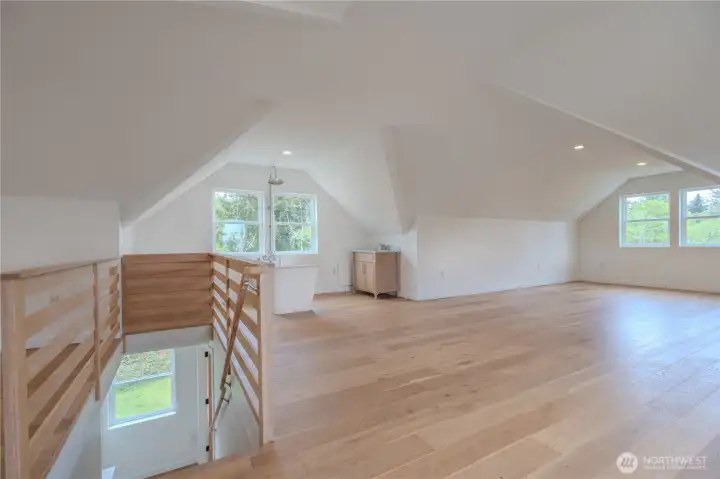 3rd level bonus open area - quiet private sanctuary