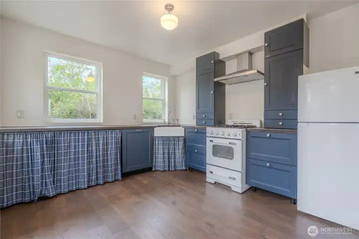 This vintage inspired kitchen is adorable - would make an inspiring VRBO getaway - if income is a goal