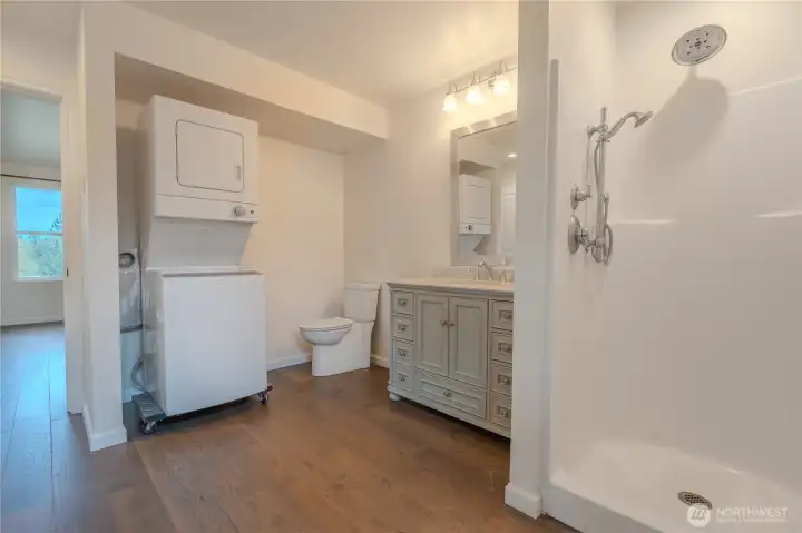 Bathroom has convenient laundry in place