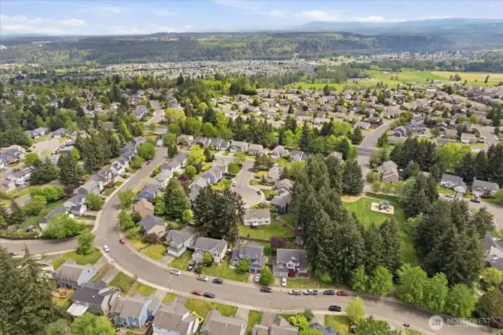 Parks, trails and close proximity to schools, shopping and neighborhood activities in the coveted Sunrise community!