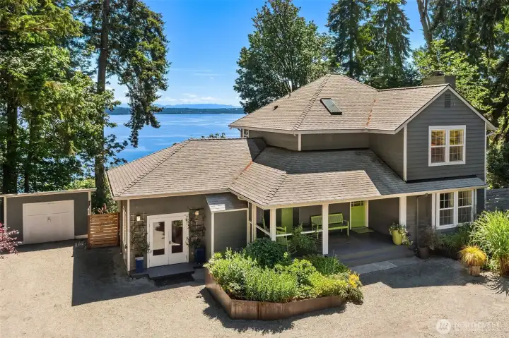 Perched above Tramp Harbor, this Vashon Island retreat delivers sweeping views of the East Passage of Puget Sound, and the Cascades. Perched above Tramp Harbor, this Vashon Island retreat delivers sweeping views of the East Passage of Puget Sound, and the Cascades.