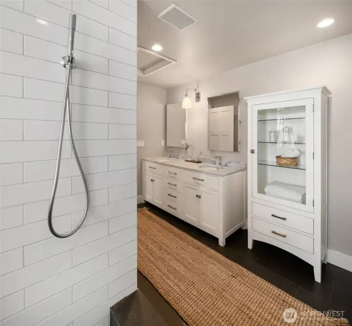A spa-like bath... A spa-like bath...