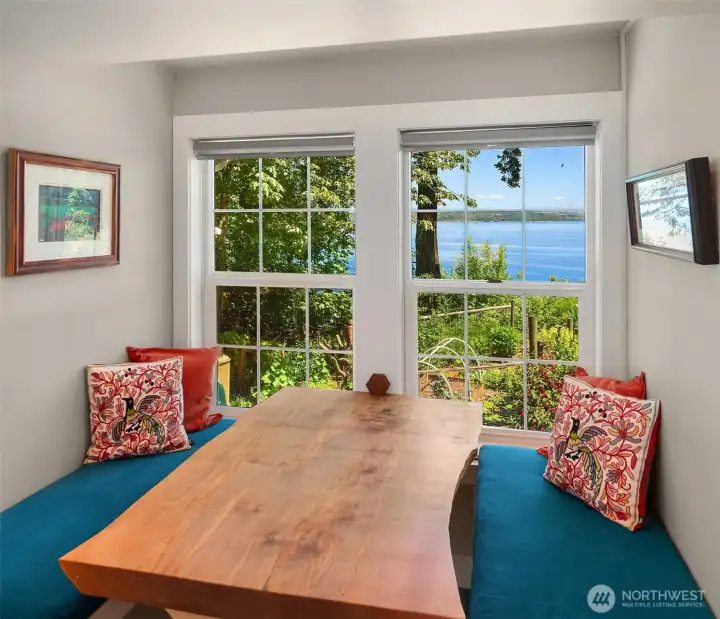 Harbor View Hideout - the attached Airbnb suite with private entrance. Harbor View Hideout - the attached Airbnb suite with private entrance.