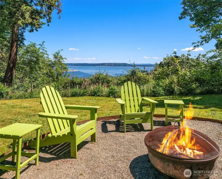 Fire pit for cozy campfires and conversations. Fire pit for cozy campfires and conversations.