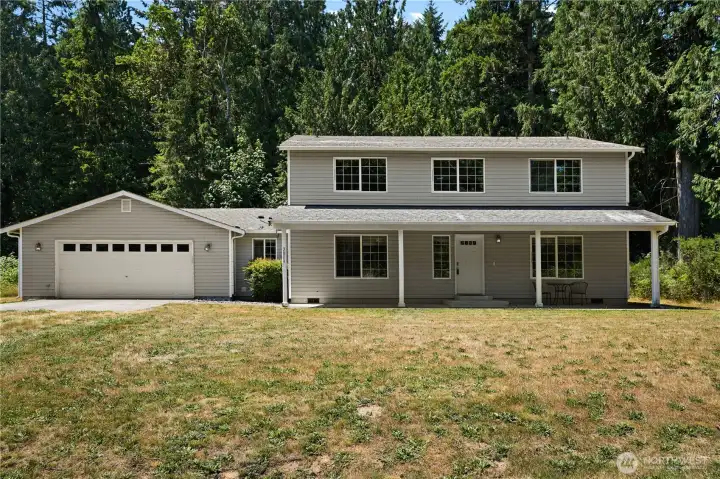 Welcome home to this classic 2-story home with 2700 sq. ft. of living space. Welcome home to this classic 2-story home with 2700 sq. ft. of living space.