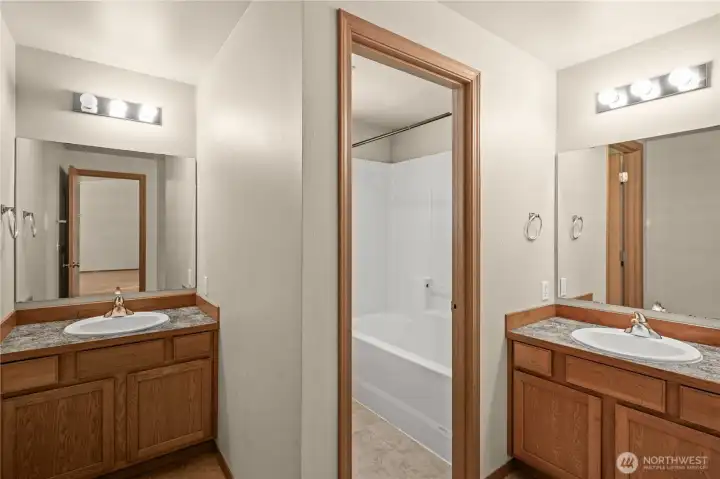 Double sinks, separate toilet and shower room Double sinks, separate toilet and shower room