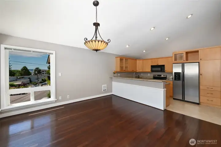Dining Room to Kitchen with vualted ceilings Dining Room to Kitchen with vualted ceilings