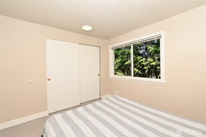 Large Bed Room Large Bed Room