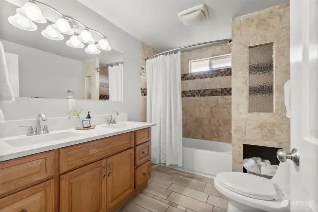Full size bright and spacious bathroom with brand new quartz countertops and double sinks.