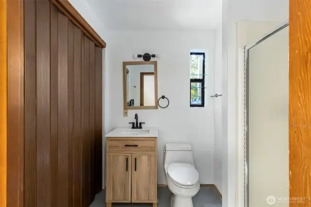 Main floor bathroom.