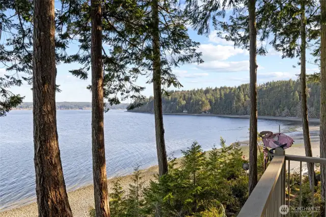 Let the party spill outdoors onto the oversized water side deck with built in seating.