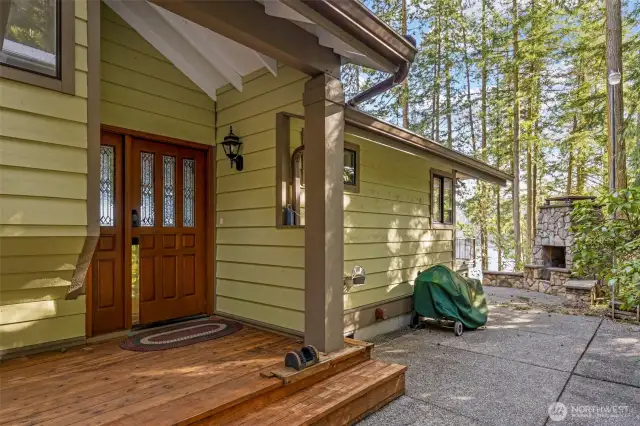 Well maintained 2,118 sq ft home is perched above a glistening jewel toned lagoon.