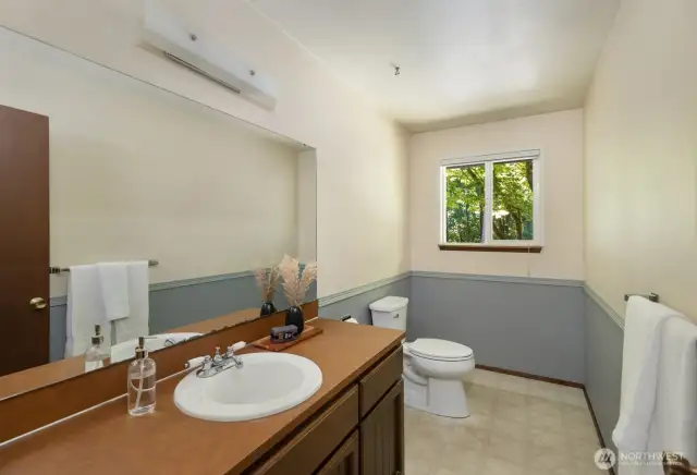 Guest 1/2 Bath