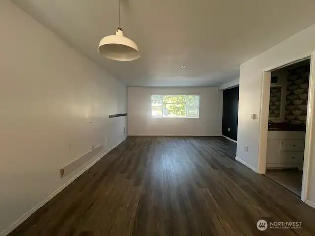 Living Room/Dining Area