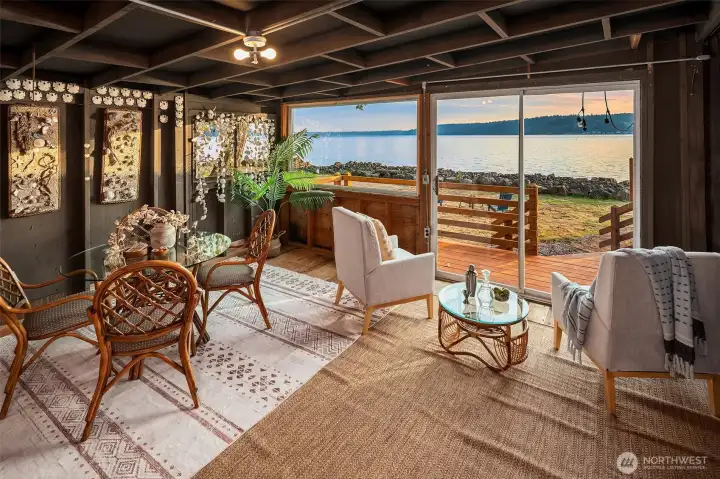 Main cabin enclosed porch