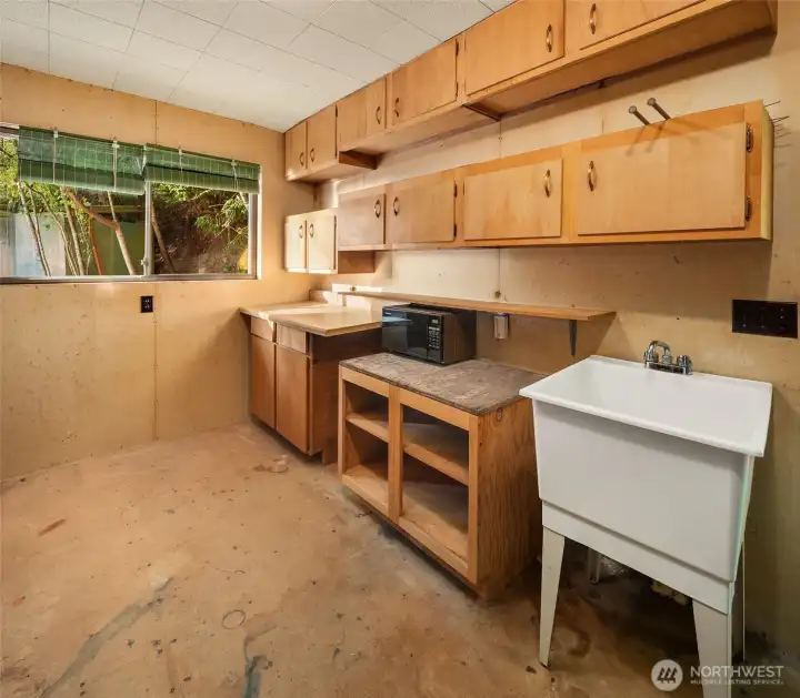 Main cabin utility room