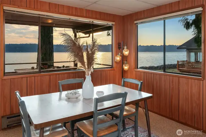 Smaller cabin dining