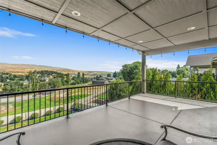 Perfect place to sit & relax.  Barbeque Propane Hook-Up