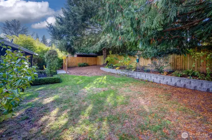 Large level 8,400 square foot fully fenced lot with plenty of room for Fido & Spot!